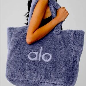 ALO Foxy Sherpa Tote Like New #gymbag #weekendbag